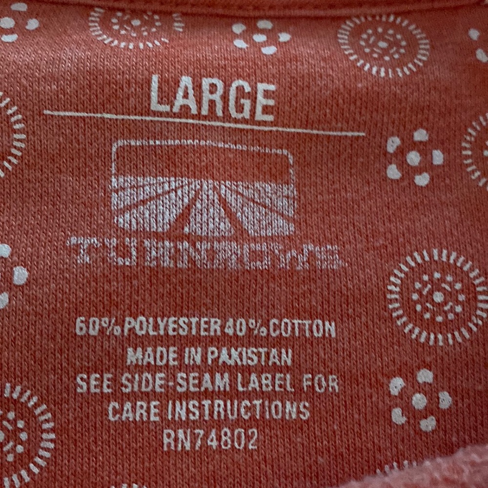 Smoke and pet free home. Lightweight tunic.  Worn few times.  Good condition